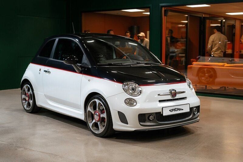 Vit Begagnad 2015 Abarth 595 Turismo Halvkombi | 139 900 kr - Bild 1/4