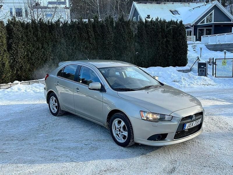 Begagnad Mitsubishi Lancer Sportback Inform 143 HK (105 kW) 2008 Brun Halvkombi