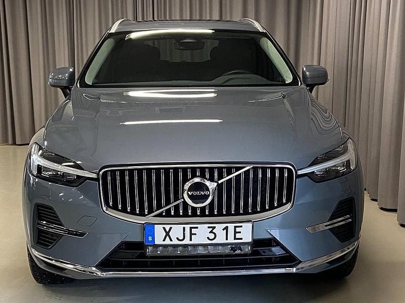 Begagnad Volvo XC60 Core 350 HK (257 kW) 2022 Grå SUV