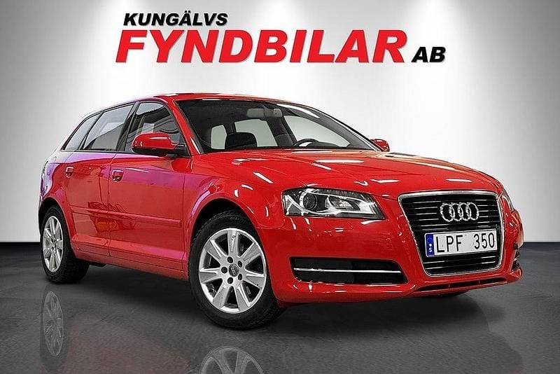 Röd Begagnad 2013 Audi A3 Sportback Attraction Halvkombi | 99 400 kr (Bra pris) - Bild 1/4