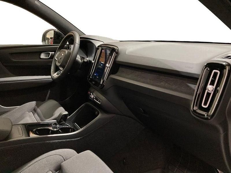 Begagnad Volvo XC40 Core 175 kW (238 HK) 2023 Svart SUV
