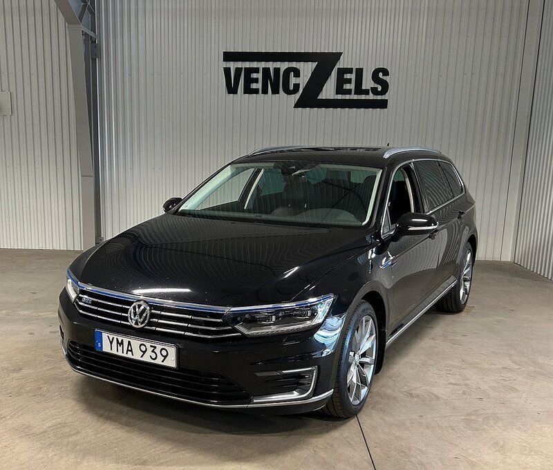 Svart Begagnad 2018 VW Passat GTE Kombi | 189 000 kr (Bra pris) - Bild 1/4