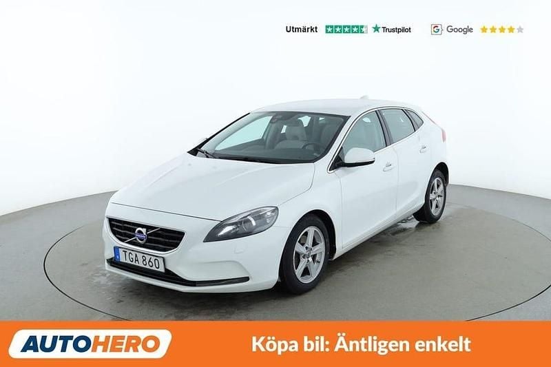 Vit Begagnad 2014 Volvo V40 Momentum Halvkombi | 90 000 kr (Bra pris) - Bild 1/4