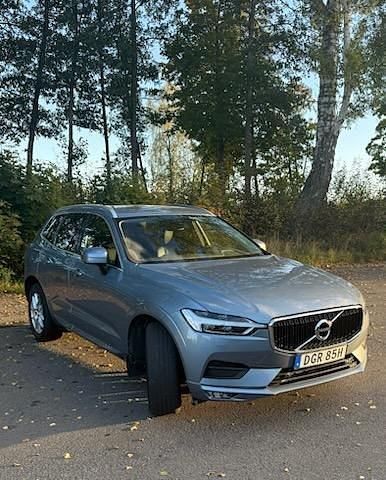 Blå Begagnad 2020 Volvo XC60 Momentum SUV | 329 000 kr (Superpris) - Bild 1/4