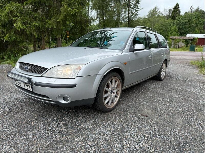 Grå Begagnad 2002 Ford Mondeo Kombi | 11 000 kr (Marknadspris) - Bild 1/1