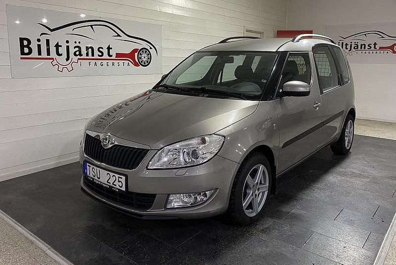 Ljusbrun Begagnad 2011 Skoda Roomster Minibuss | 49 900 kr (Marknadspris) - Bild 1/4
