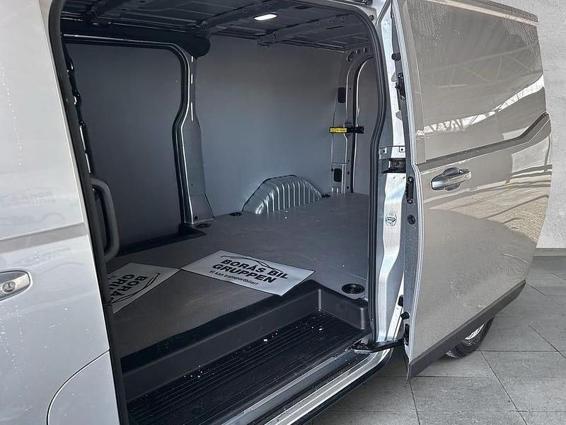 Begagnad Maxus eDeliver 7 152 kW (207 HK) 2024 Grå Van