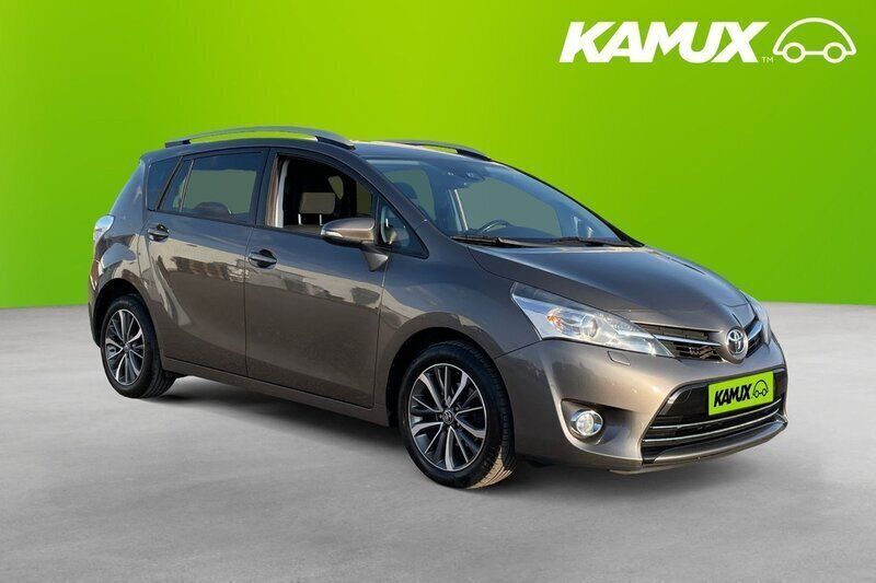 Silver/grå Begagnad 2016 Toyota Verso Minibuss | 174 900 kr (Marknadspris) - Bild 1/4