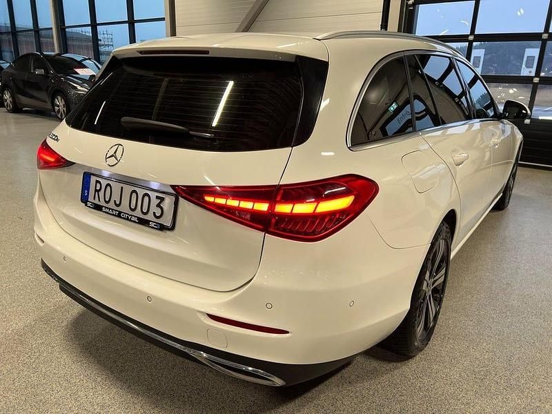 Begagnad Mercedes C300 Avantgarde 313 HK (230 kW) 2023 Vit Kombi