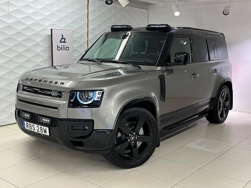 Grå Begagnad 2024 Land Rover Defender Black Edition SUV | 1 095 000 kr - Bild 1/4
