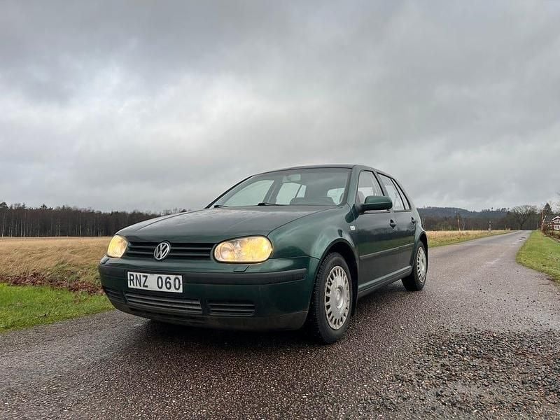 Begagnad 2000 VW Golf IV Halvkombi | 23 000 kr (Marknadspris) - Bild 1/4
