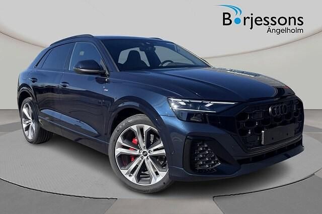 Blå Ny 2025 Audi Q8 S-Line SUV | 949 000 kr (Marknadspris) - Bild 1/4
