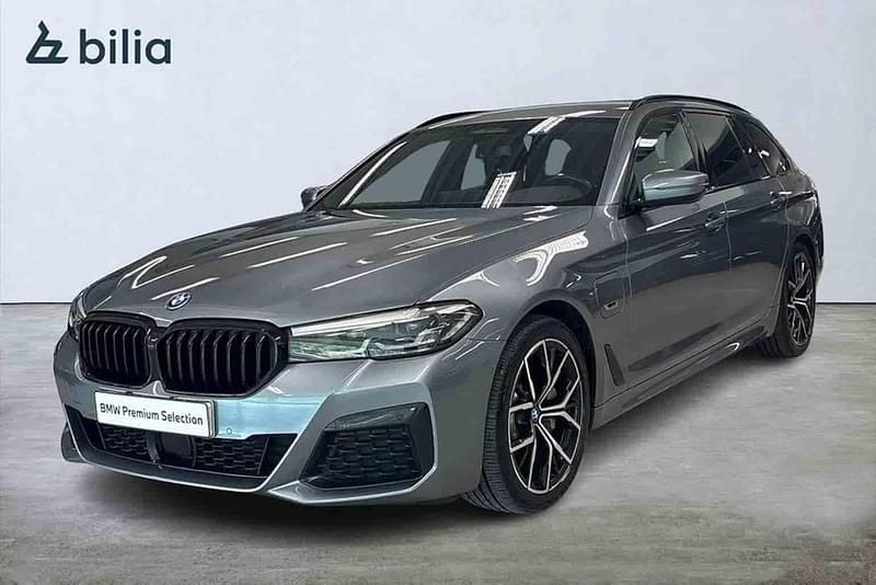 Blå Begagnad 2022 BMW 530e Kombi | 399 900 kr - Bild 1/1