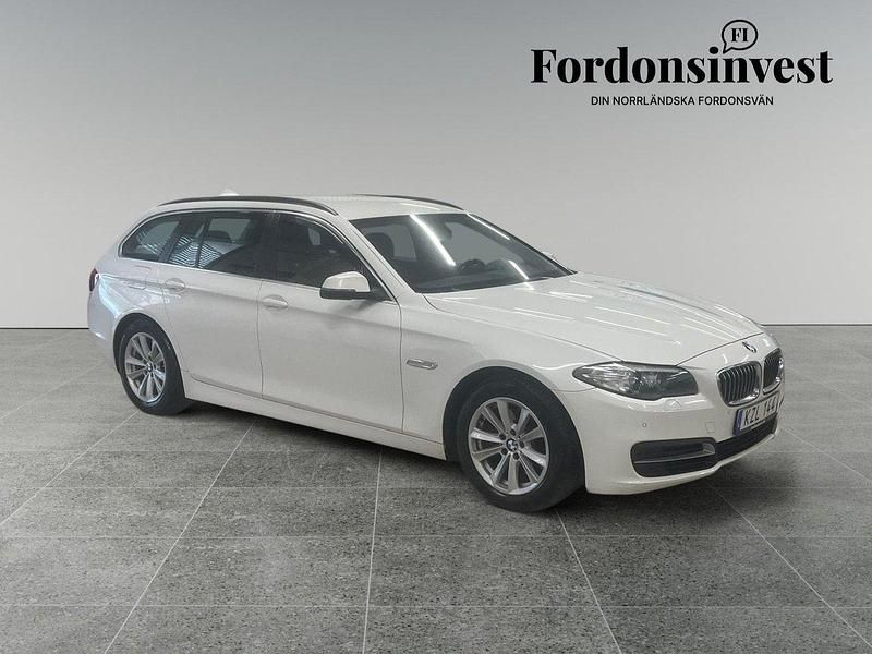 Vit Begagnad 2016 BMW 520 Kombi | 159 900 kr (Lite dyr) - Bild 1/4