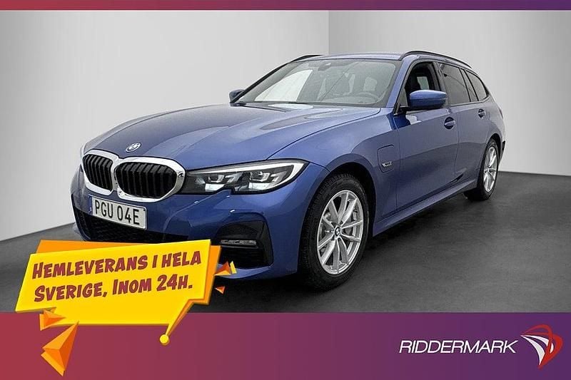 Blå Begagnad 2022 BMW 330e M Sport Kombi | 364 800 kr - Bild 1/3