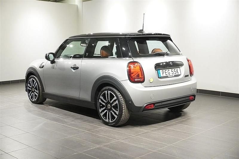 Begagnad Mini Cooper 135 kW (184 HK) 2023 Grå Halvkombi