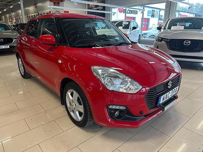 Begagnad Suzuki Swift 90 HK (66 kW) 2020 Röd