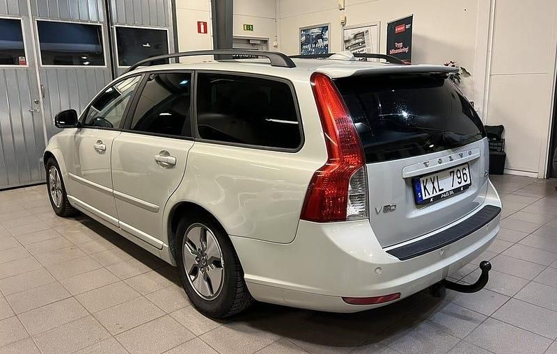 Begagnad Volvo V50 Momentum 116 HK (85 kW) 2010 Vit Kombi