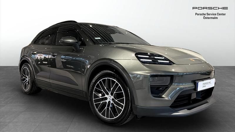 Grön Begagnad 2025 Porsche Macan 4 Electric SUV | 855 000 kr - Bild 1/4