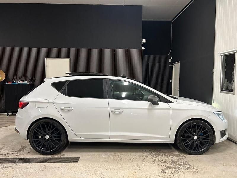 Begagnad Seat Leon FR 180 HK (132 kW) 2014