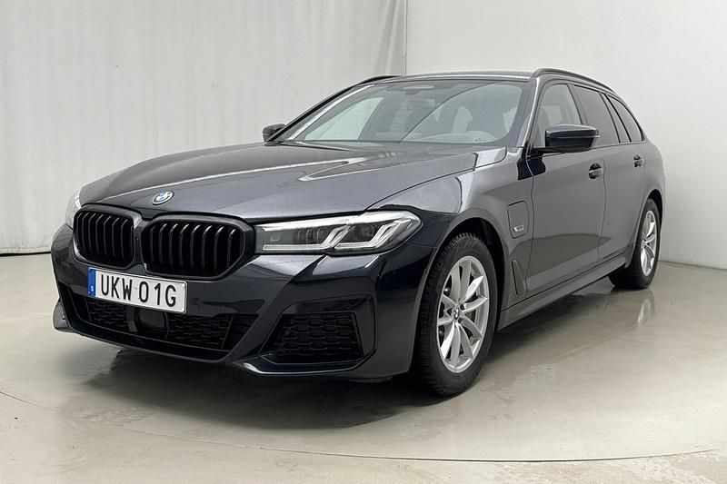 Svart Begagnad 2023 BMW 530 Shadowline Kombi | 404 000 kr - Bild 1/4