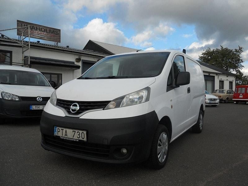 Vit Begagnad 2013 Nissan NV200 Van | 39 500 kr (Marknadspris) - Bild 1/4