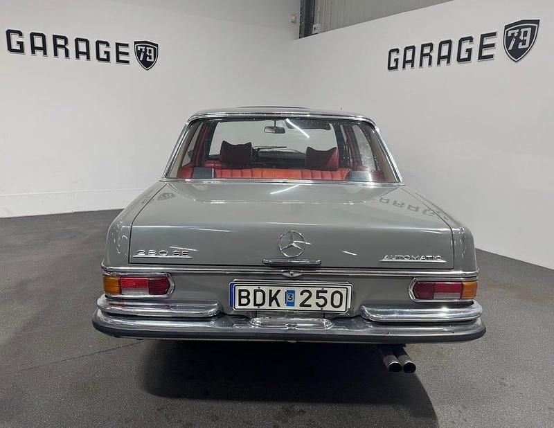 Begagnad Mercedes W108 SE 160 HK (117 kW) 1969 Grå Sedan