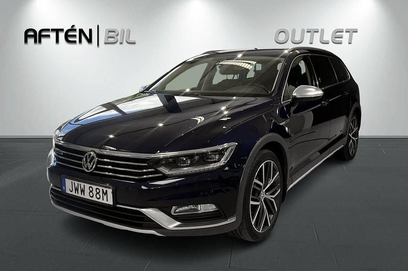 Mörkblå Begagnad 2019 VW Passat Alltrack Kombi | 269 900 kr (Marknadspris) - Bild 1/3