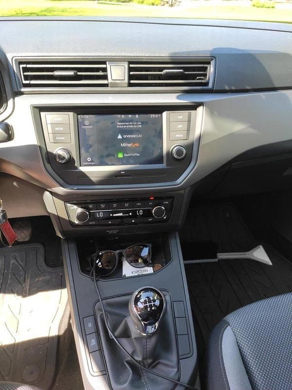 Begagnad Seat Ibiza Comfort 96 HK (70 kW) 2021 Silver Halvkombi