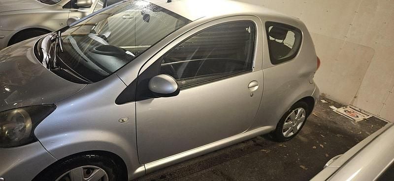 Silver Begagnad 2008 Toyota Aygo Halvkombi | 25 000 kr (Marknadspris) - Bild 1/4