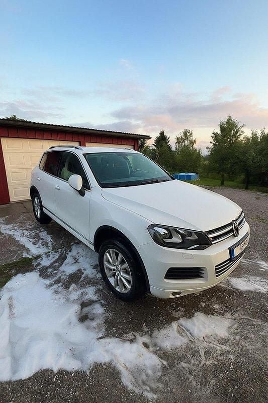 Vit Begagnad 2014 VW Touareg SUV | 145 000 kr (Marknadspris) - Bild 1/1
