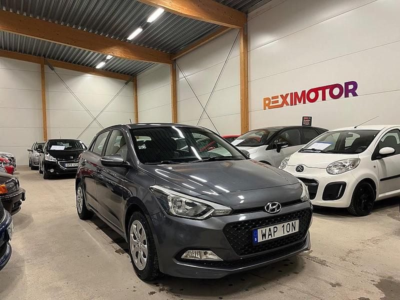 Grå Begagnad 2016 Hyundai i20 Halvkombi | 84 900 kr (Marknadspris) - Bild 1/4