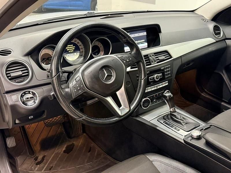 Begagnad Mercedes C180 156 HK (114 kW) 2011 Vit Sportkupé