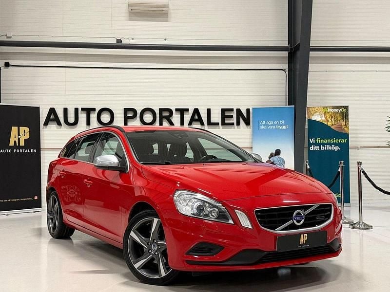 Röd Begagnad 2011 Volvo V60 R-Design Kombi | 109 900 kr (Marknadspris) - Bild 1/4
