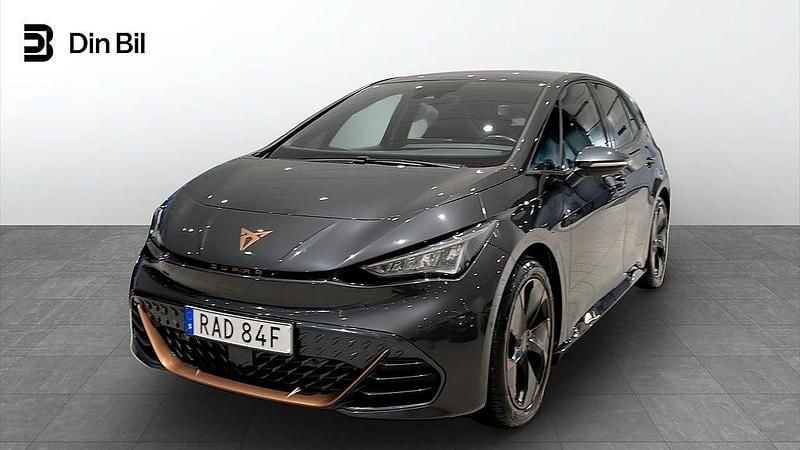 Quasar grey metallic Begagnad 2023 Cupra Born Halvkombi | 254 900 kr (Marknadspris) - Bild 1/4