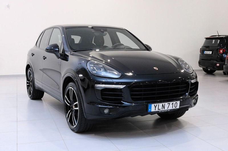 Svart Begagnad 2017 Porsche Cayenne SUV | 359 900 kr (Dyr) - Bild 1/4