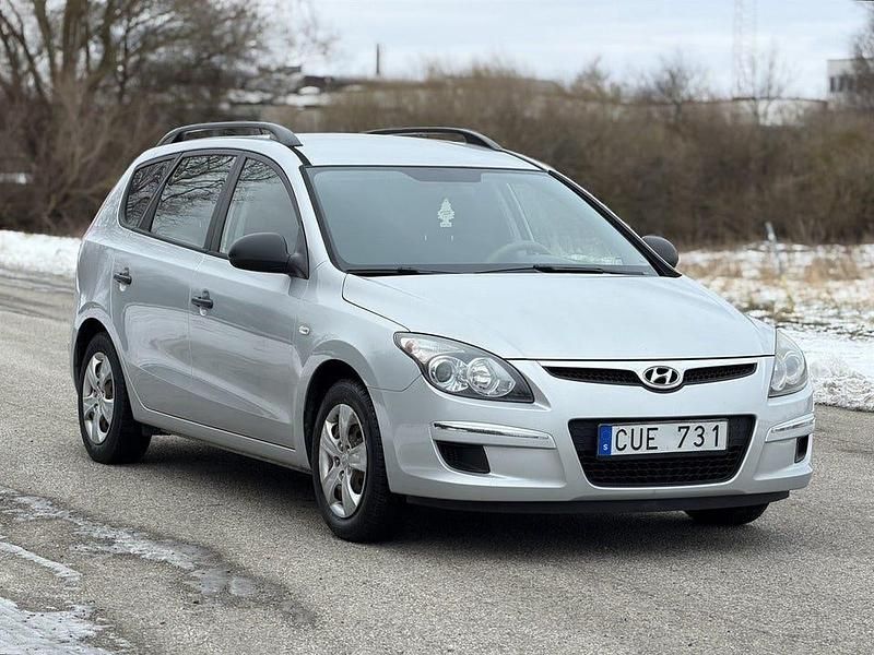 Begagnad Hyundai i30 109 HK (80 kW) 2009 Silver Kombi