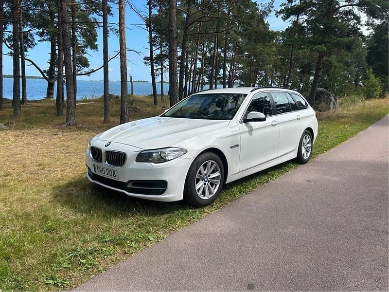 Vit Begagnad 2017 BMW 520 Kombi | 125 000 kr (Bra pris) - Bild 1/4