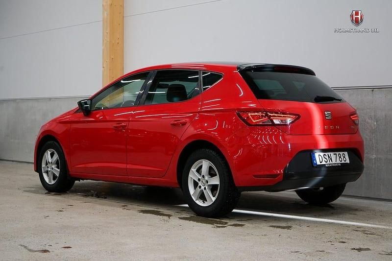 Begagnad Seat Leon Style 110 HK (80 kW) 2016 Röd Halvkombi