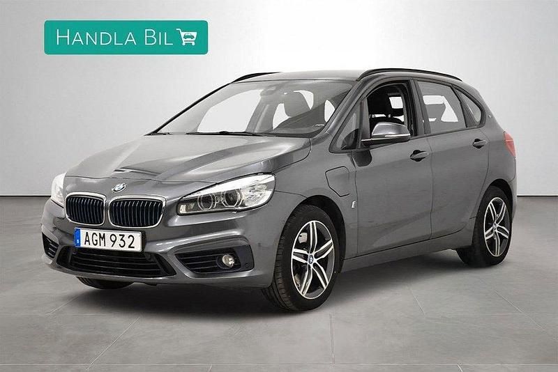 Grå Begagnad 2017 BMW 225 Sport Line Minibuss | 169 900 kr - Bild 1/4