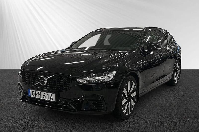 Begagnad Volvo V90 Plus 404 HK (297 kW) 2024 Svart Kombi