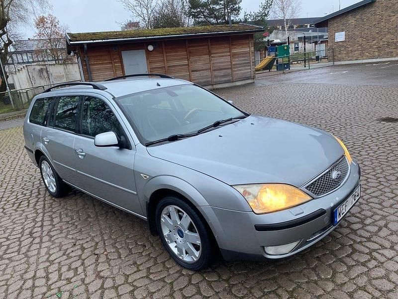 Begagnad 2005 Ford Mondeo Ghia Kombi | 39 000 kr - Bild 1/4