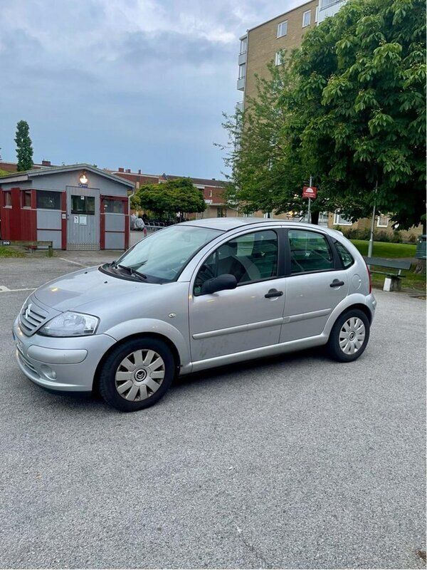 Silver Begagnad 2006 Citroën C3 Halvkombi | 7 000 kr (Superpris) - Bild 1/4