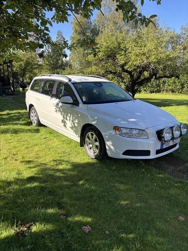 Vit Begagnad 2012 Volvo V70 Kinetic Kombi | 75 000 kr (Bra pris) - Bild 1/4