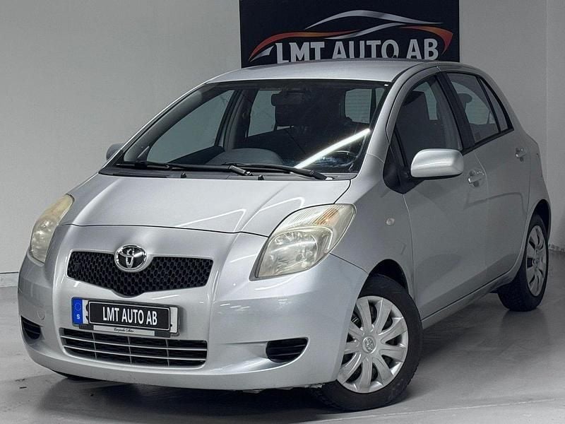 Silver Begagnad 2006 Toyota Yaris Halvkombi | 64 900 kr (Marknadspris) - Bild 1/4