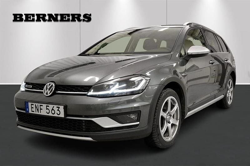 Mörkgrå (grå) Begagnad 2018 VW Golf Alltrack Kombi | 209 900 kr (Marknadspris) - Bild 1/4