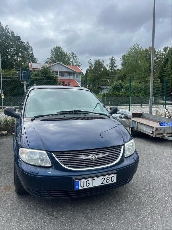 Blå Begagnad 2003 Chrysler Grand Voyager Minibuss | 29 000 kr (Bra pris) - Bild 1/3