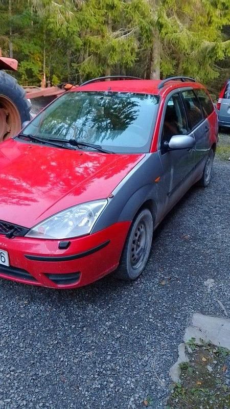 Begagnad 2004 Ford Focus Ghia Kombi | 11 000 kr (Marknadspris) - Bild 1/3