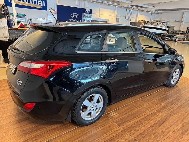 Begagnad Hyundai i30 110 HK (80 kW) 2012 Svart Kombi