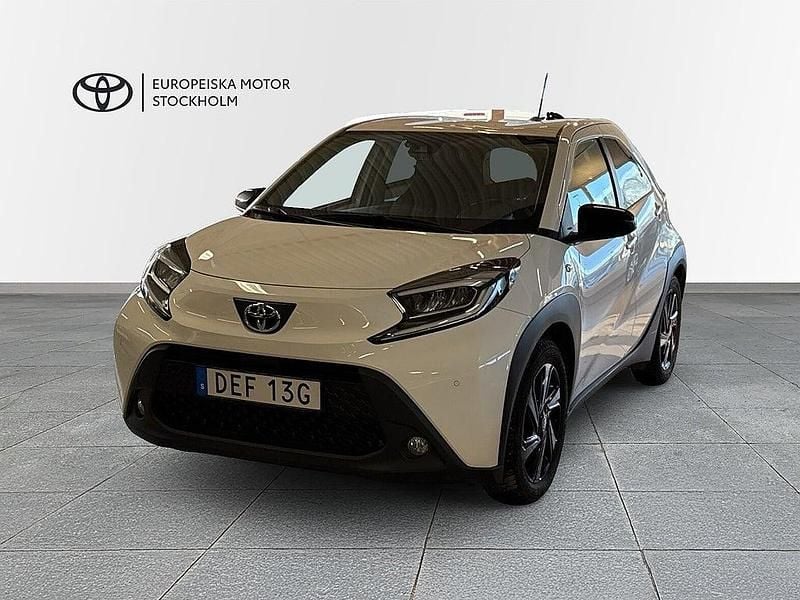 Begagnad Toyota Aygo X Comfort 72 HK (52 kW) 2023 Vit SUV